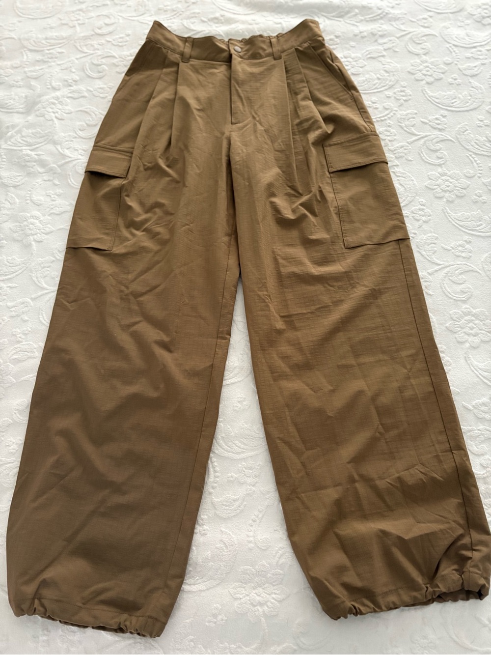 GapFit High Ripstop Parachute Cargo Pants